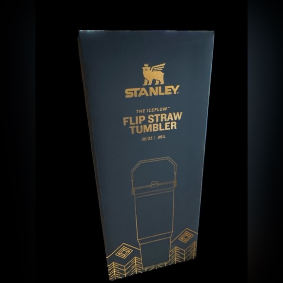 NIB Collectible Stanley 30 ounces flip straw with handle “Winterscape” design - Picture 2 of 11